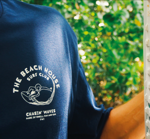 Tee-shirt bleu marine " Chasing waves"